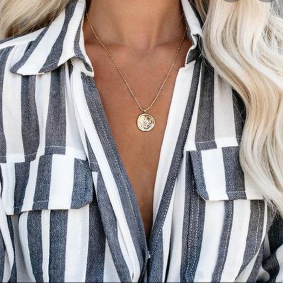 Gorjana NWT Compass Coin Necklace - Gold ✨ - Picture 7 of 12